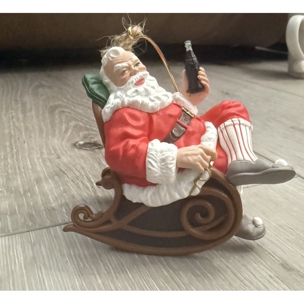 Hallmark Keepsake Ornament Coca Cola Santa Taking A Break 1997 Excellent